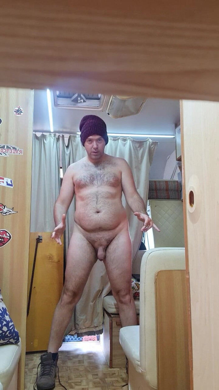 Mirko2589: Alle nackt im Camper