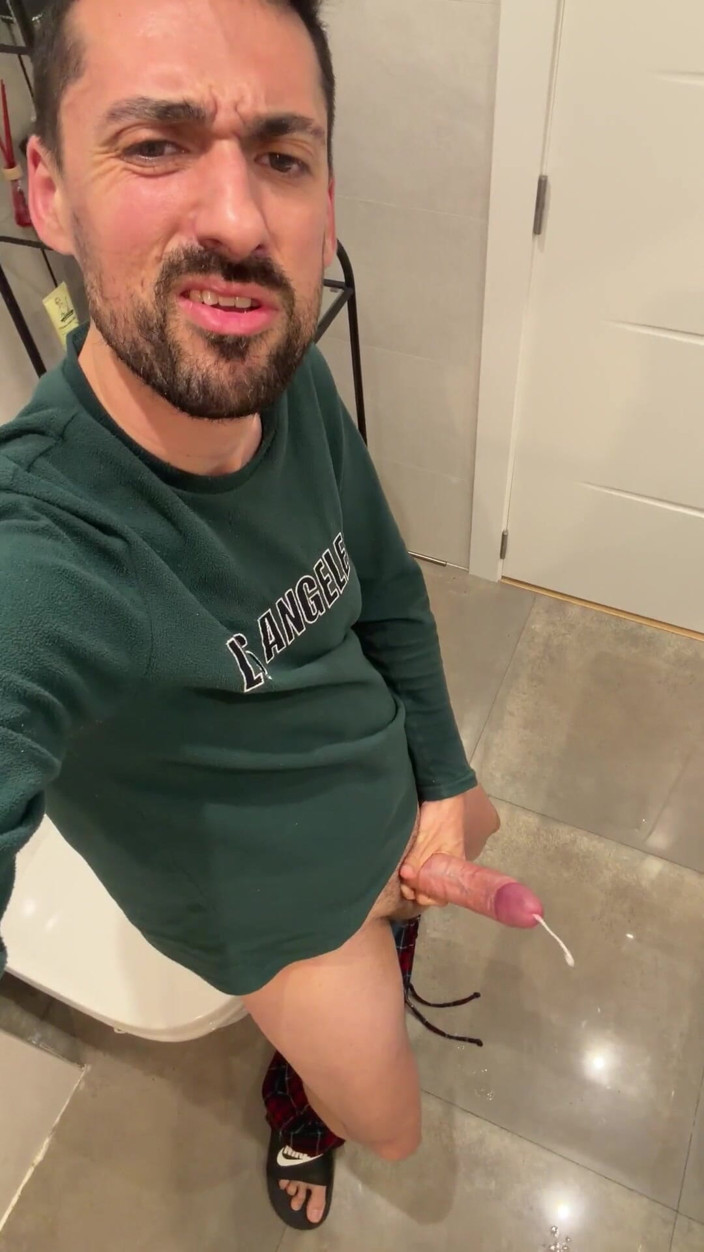 Liam Harding: Hot Stepdaddy Jerking off in Bathroom