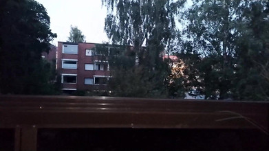 Homo Kotilainen: Homo Kotilainen melancap dan memancut mani di Balkoninya di Kuopio.