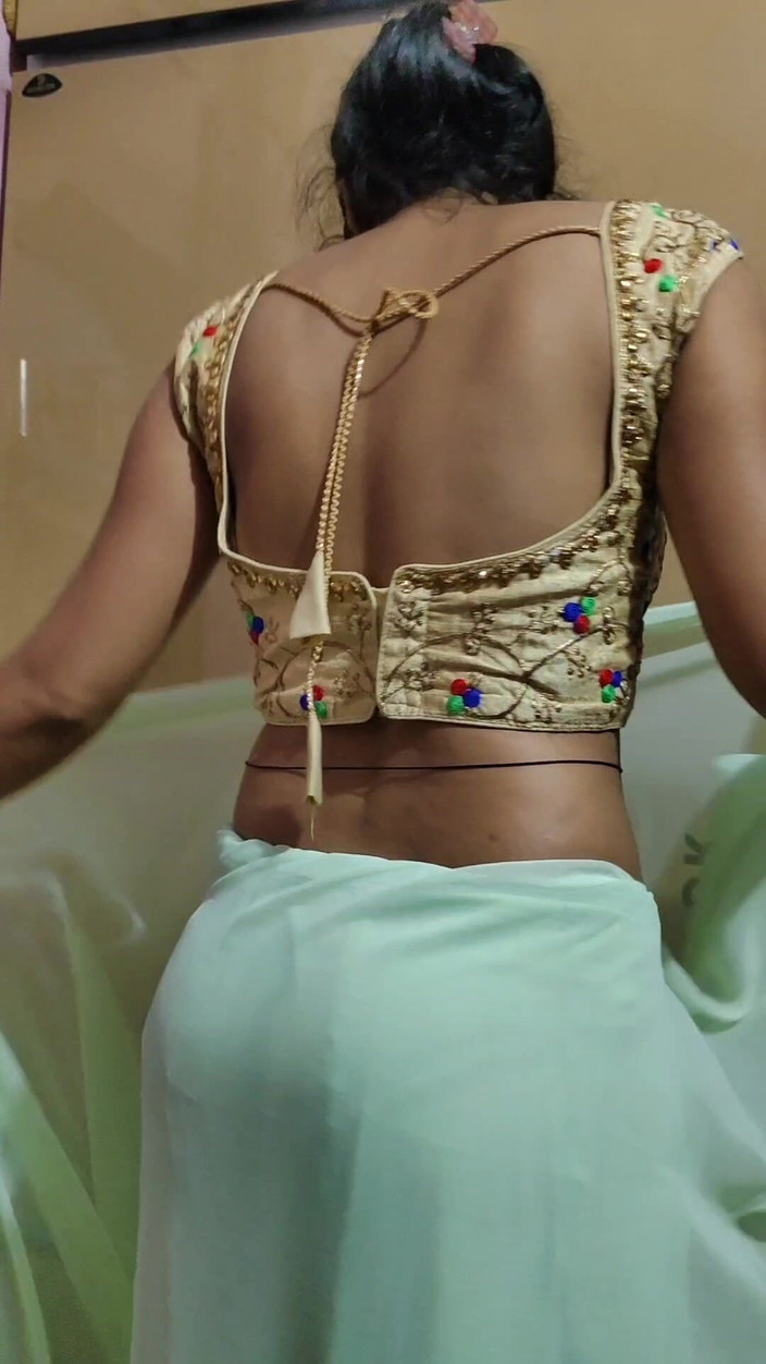 Neetukailash21: Porrstjärna Neetu