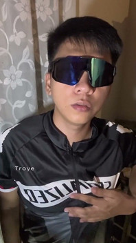 Un Sportif Asiatique Se Masturbe Avant Une Longue Chevauchée