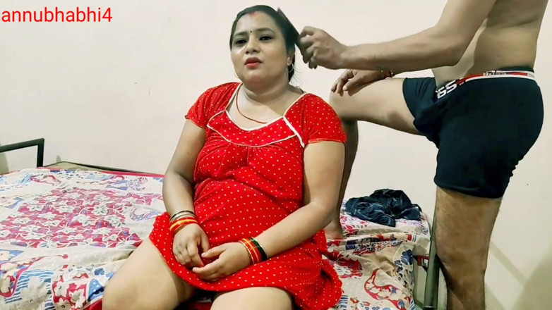 Annubhabhi4: desi bhaabhi parosi ko rahi hai