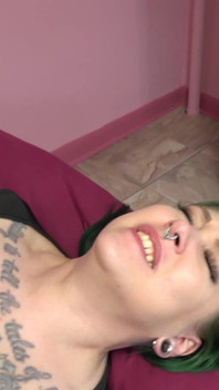 Lizzie Daniels从她的邻居那里得到