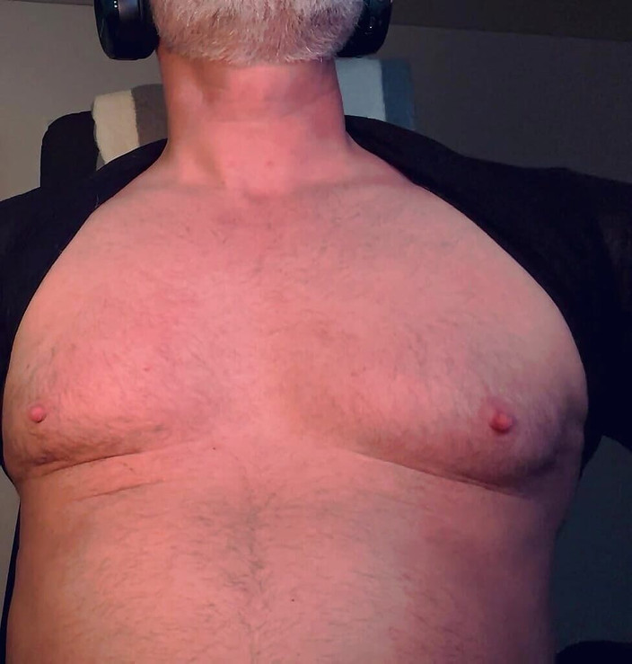 saubern77: Brust Raus Nippel