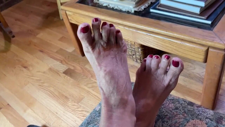 Aunt Ann: Stepmother Lets Me Jackoff Looking at Her Feet Toes &amp; Arches