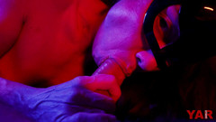 YARzabello: Pompino adulto succhia il cazzo in neon leggero sperma in...
