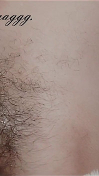 Een enorm gat neemt een vibrator naar binnen en stroomt vreugdevol van orgasmes, grote schaamlippen / hete milf Ginnagg