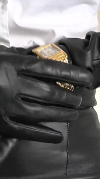 Zkoušení různých hodinek, náramkové hodinky fetiš, dlouhé černé kožené rukavice, JOI Lady Victoria Valente