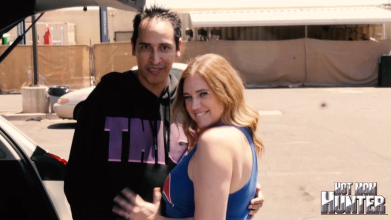 Hot mom hunter: My Wife Is a Fan