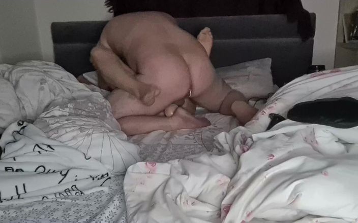 Anal fetish couple: Esta perra caliente quiere tener dos pollas en su coño,...