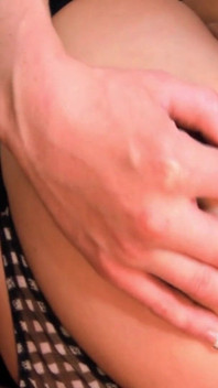 Scenă lesbiană la birou - 4_office colegelor cu funduri mari le place să fie futută în cur cu un vibrator