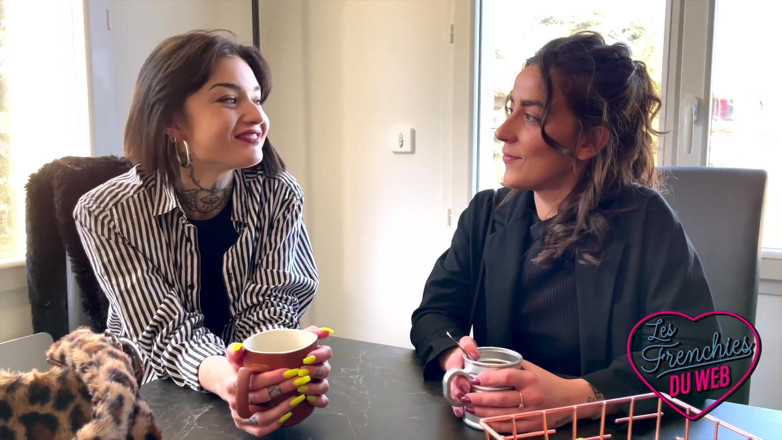 The Frenchies of the web: Manea y Crystal, dos lesbianas traviesas a las que les...