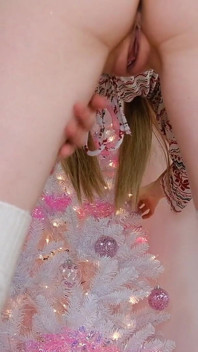 Bottomless Tree Decorating
