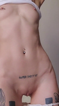 Sexy necken: Schlanke dünne göttin in weiß
