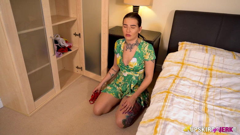 SkirtJerk: Keeley - Sukakan Pakaian Dalam