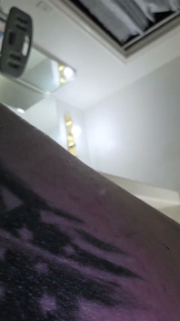 Cripplefreak4u em Close Face enquanto usa máquina de foder pela primeira vez