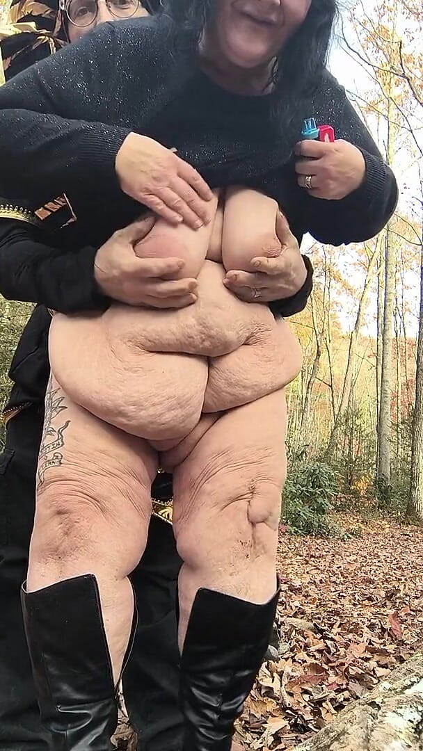 HerculesnVENUS: Lap dance na floresta tem seu pau duro