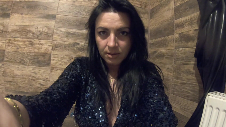 MilfyCalla: Smoking Pee Play in Shiny Outfit. Bathroom Fetish and Messy...