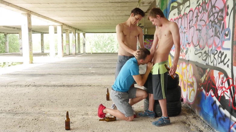 Kinky Twink: The Loser Gets Two Bare Boners