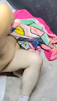 एमआईएलए सौतेली माँ अपने सौतेले बेटे को सिखाता है कि पुची असली घर का बना सेक्स कैसे चोदना है