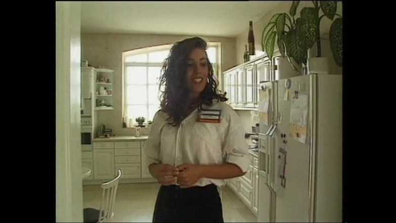 Deutschland porn: En vacker ung kåt njuter av att suga en stor...