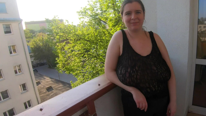 Lingerie Review: Försöker med genomskinliga blusar ocensurerade
