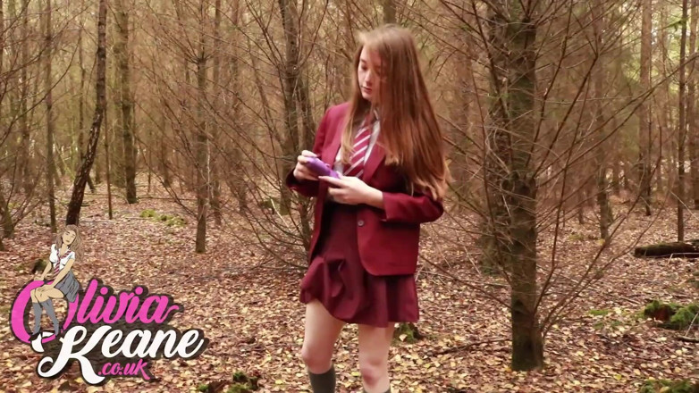 Olivia Keane: College Girl Uses Shewee to Piss Outside