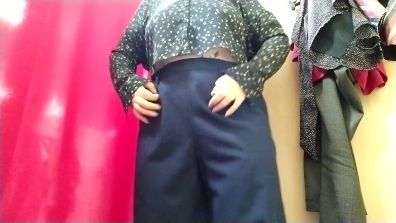 Elena: Seksi orta yaşlı seksi kadının muhteşem götü alışveriş merkezi soyunma...