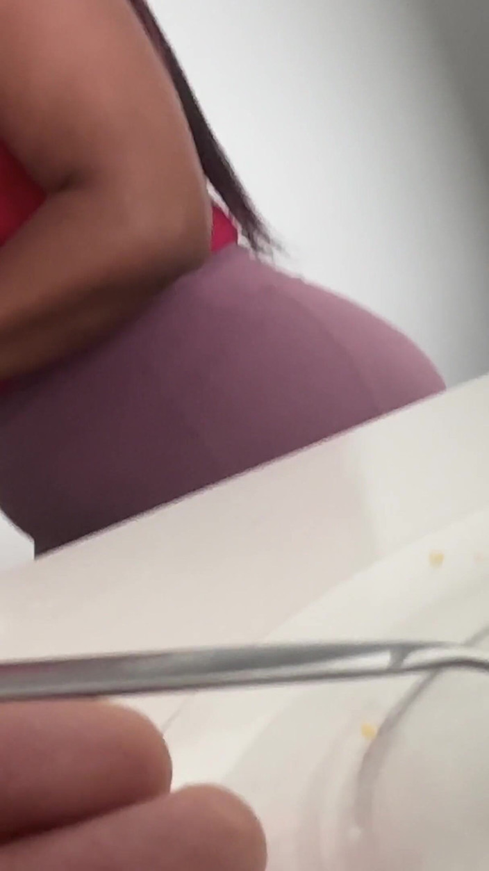 Time traveler: Latina empregada com bunda enorme que seu chefe não pode...