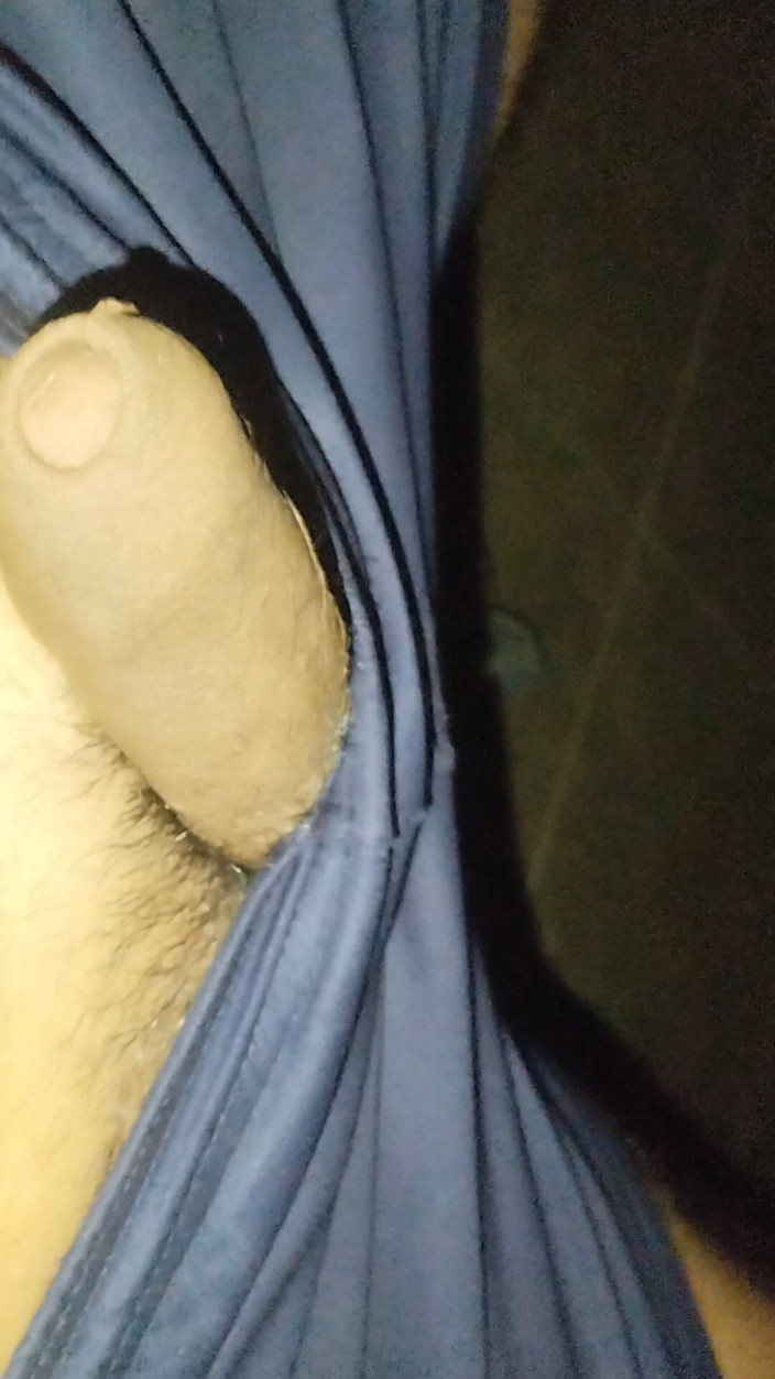 AlexAlejandro13: Come scivola la pelle del mio pene