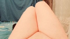 Kitty_Cross: 絹のような髪の束で遊ぶ甘いフェムボーイ