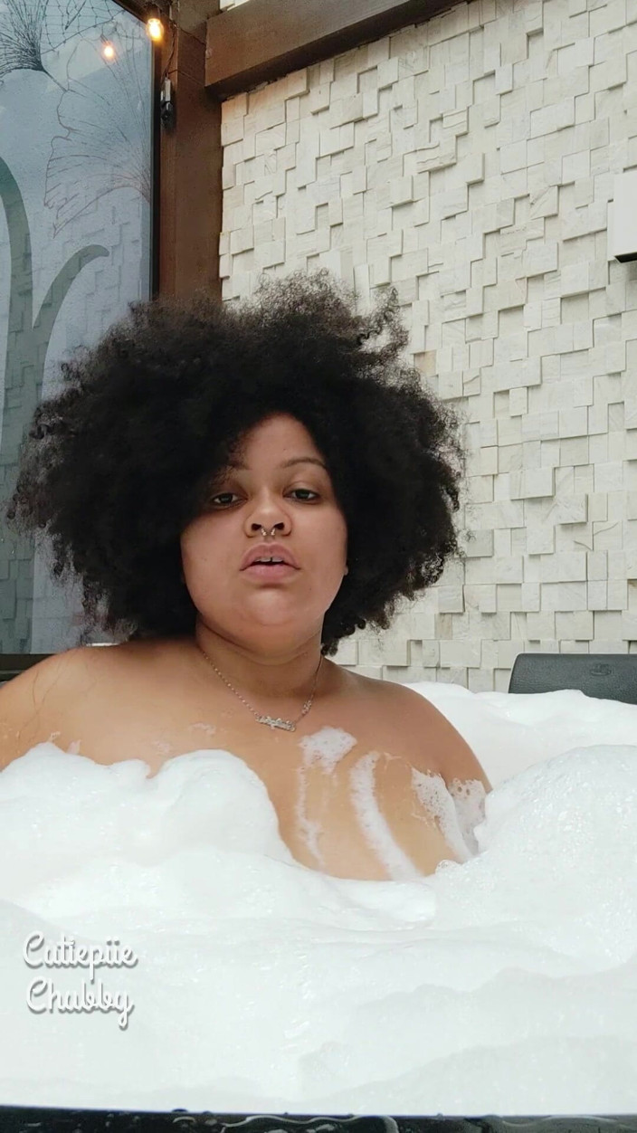 Cutiepiie Chubby: Big Ass Bubble Bath