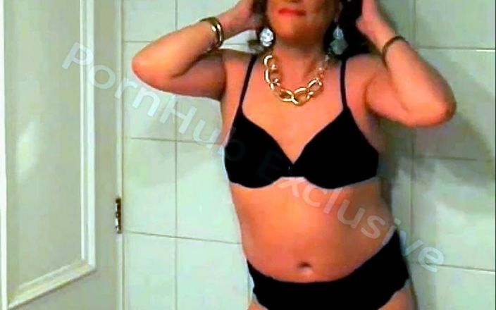 HectorChile1969: Gái già mặc đồ lót Fernanda