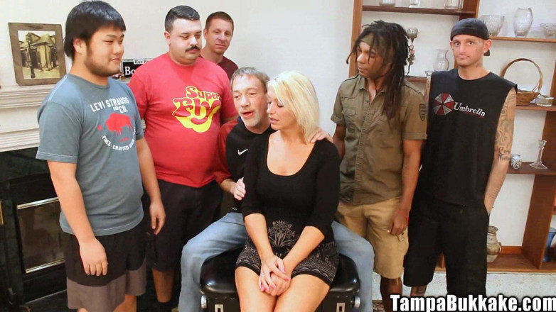 Tampa Bukkake: Anal milf diversidad rubia culo follando gangbang pollas de todos...
