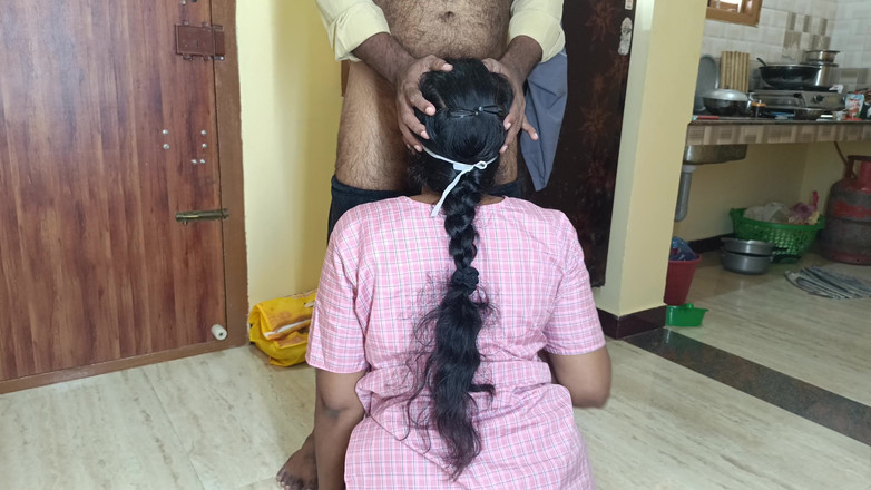 Ilakkiya: Studentin mit uniform