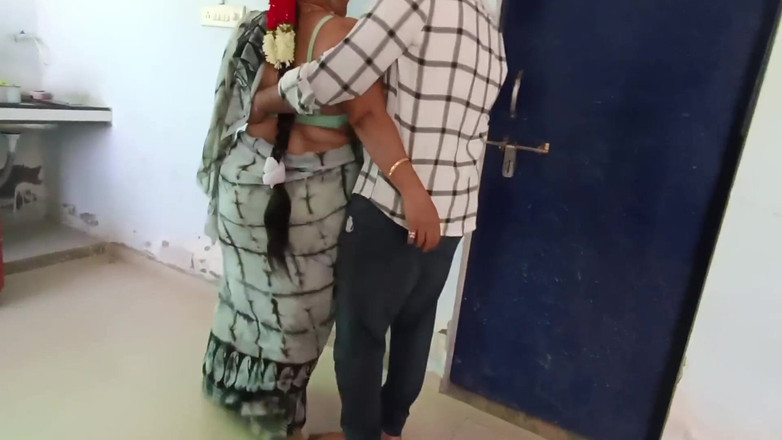 Telugu-fuckers: Rekaman seks tante sange telugu