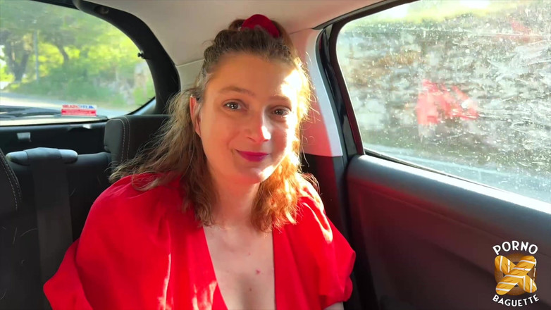 Porno Baguette: Charlotte, rousse magnifique, se fait baiser par deux mecs