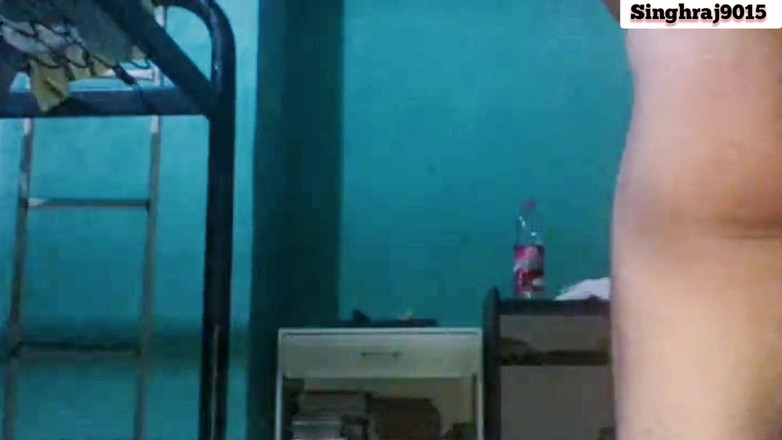 Young Master: Chàng trai Ấn Độ khỏa thân khoe cu thủ dâm