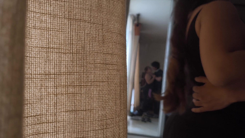 Moo DBOXXX: मैं अकेली सौतेली मम्मी के साथ जोश से चुंबन करता हूं जो वास्तव में पागल चीजें करना चाहती है