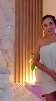 Je Suis Une MILF Soumise Et J’aime Me Faire Enculer Pendant Un Appel Vidéo