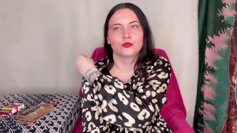 MissFFW: Bayan ffw yazlık elbiseyle sigara içiyor