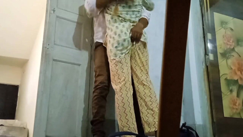 Fantacycutting: La maestra de matrícula llevó secretamente a la estudiante del...