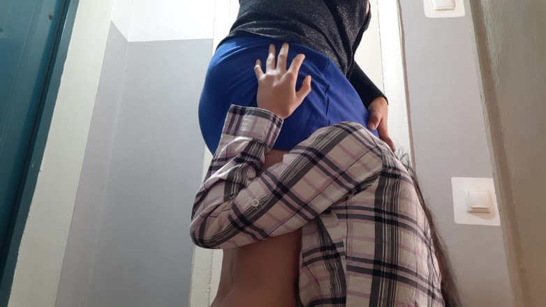 Lesbian-illusion: Я поблагодарила курьера за доставку еды с сексом (с грязным разговором)