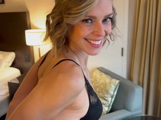 Serenity Cox: Чоловік дивиться і кінчає на обличчя дружини, поки вона зв'язана