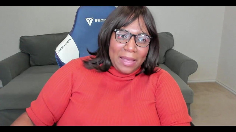 Josie4yourpleasure: Con cu của bạn đi vào cái lỗ nào đầu tiên?