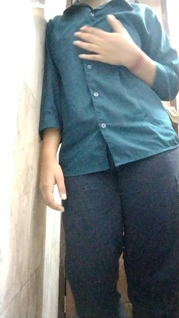 Riyathakur: Awek jurulatih gim India panas segar tubuhnya – awek India panas