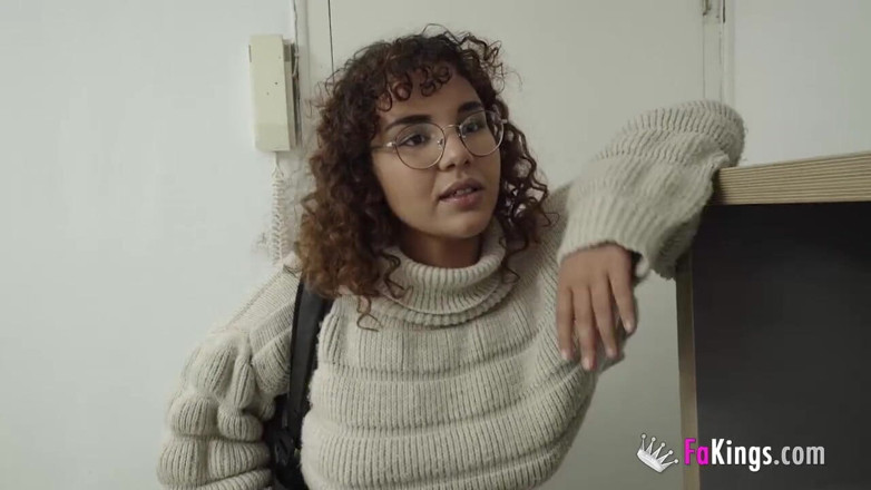 FAKings: Genç amının içinde iki yarağı hissetmek üzere