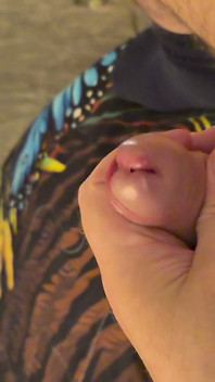 Hrál jsem si s mým malým pěkným penisem a žaludem
