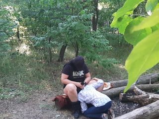 Lesbian-candys: Am futut un străin în pădure în gură - lesbiene-bomboane