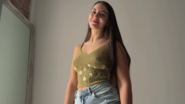 Sugary Kitty: Üvey kız kardeşini siktim ve amcığımın içine boşalıyorum ama bu...